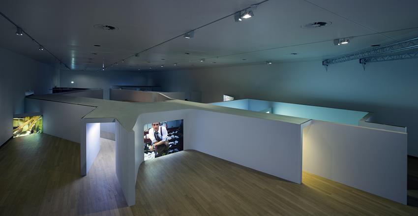 Zaalopname Aernout Mik. Foto: Gert Jan van Rooij